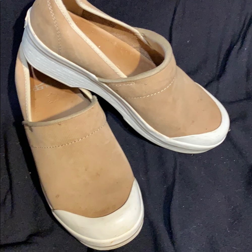 $20!! Crazy Comfy Dansko Slip-On Platform Clogs/S… - image 1